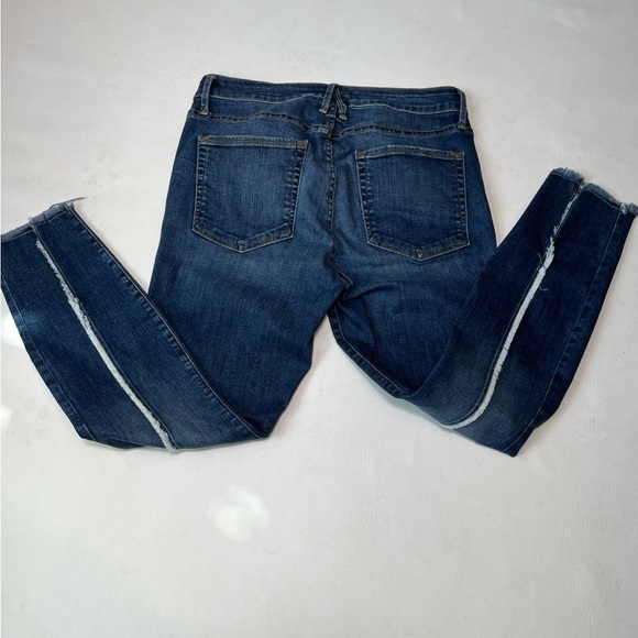 GOOD AMERICAN GOD LEGS STRAIGHT JEANS SIZE 10/30 - Picture 2 of 9